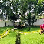 Poblado Tropical 13 Bedroom Mansion Pool Jacuzzi Ac Butler 5 Minutes To Lleras