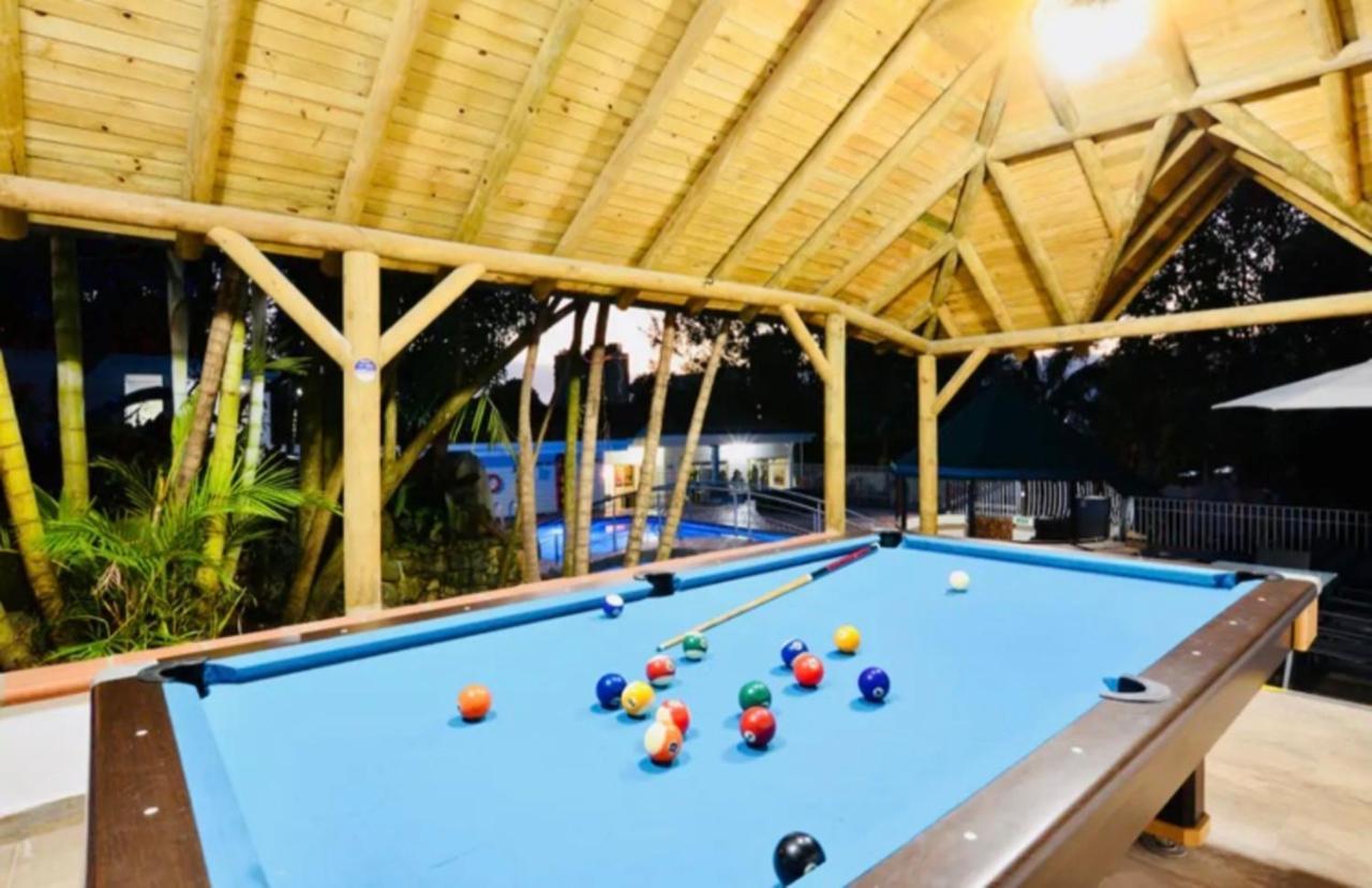 Poblado Tropical 13 Bedroom Mansion Pool Jacuzzi Ac Butler 5 Minutes To Lleras Villa