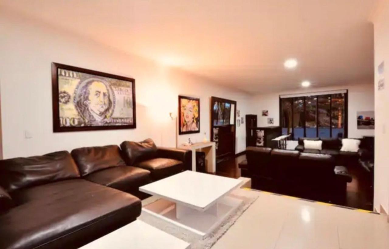 Villa Poblado Tropical 13 Bedroom Mansion Pool Jacuzzi Ac Butler 5 Minutes To Lleras *