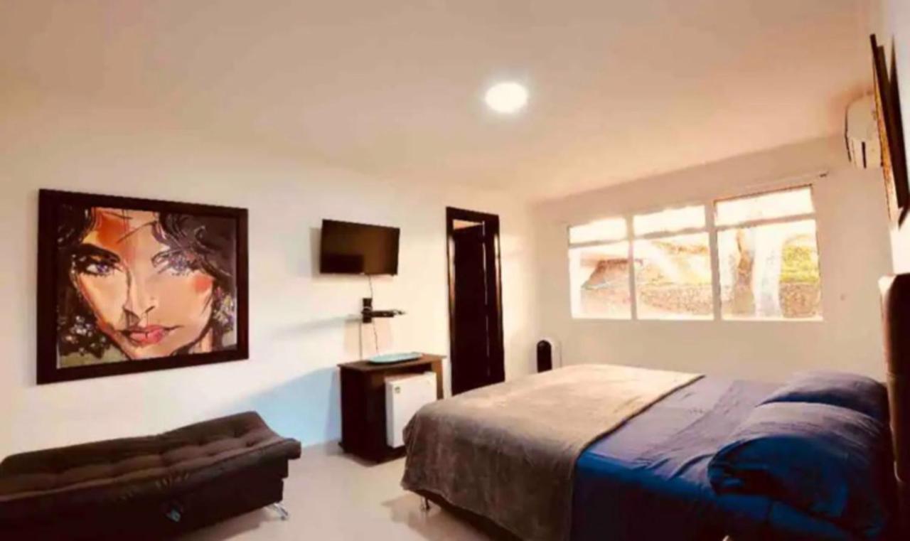 Poblado Tropical 13 Bedroom Mansion Pool Jacuzzi Ac Butler 5 Minutes To Lleras Villa *