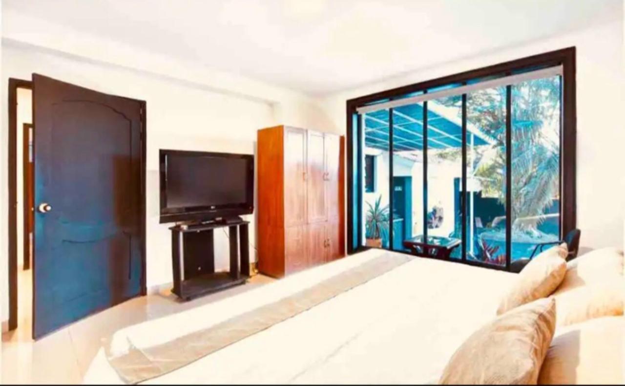 Villa Poblado Tropical 13 Bedroom Mansion Pool Jacuzzi Ac Butler 5 Minutes To Lleras