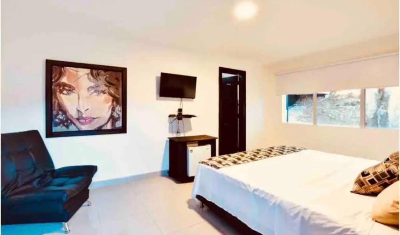 Poblado Tropical 13 Bedroom Mansion Pool Jacuzzi Ac Butler 5 Minutes To Lleras *
